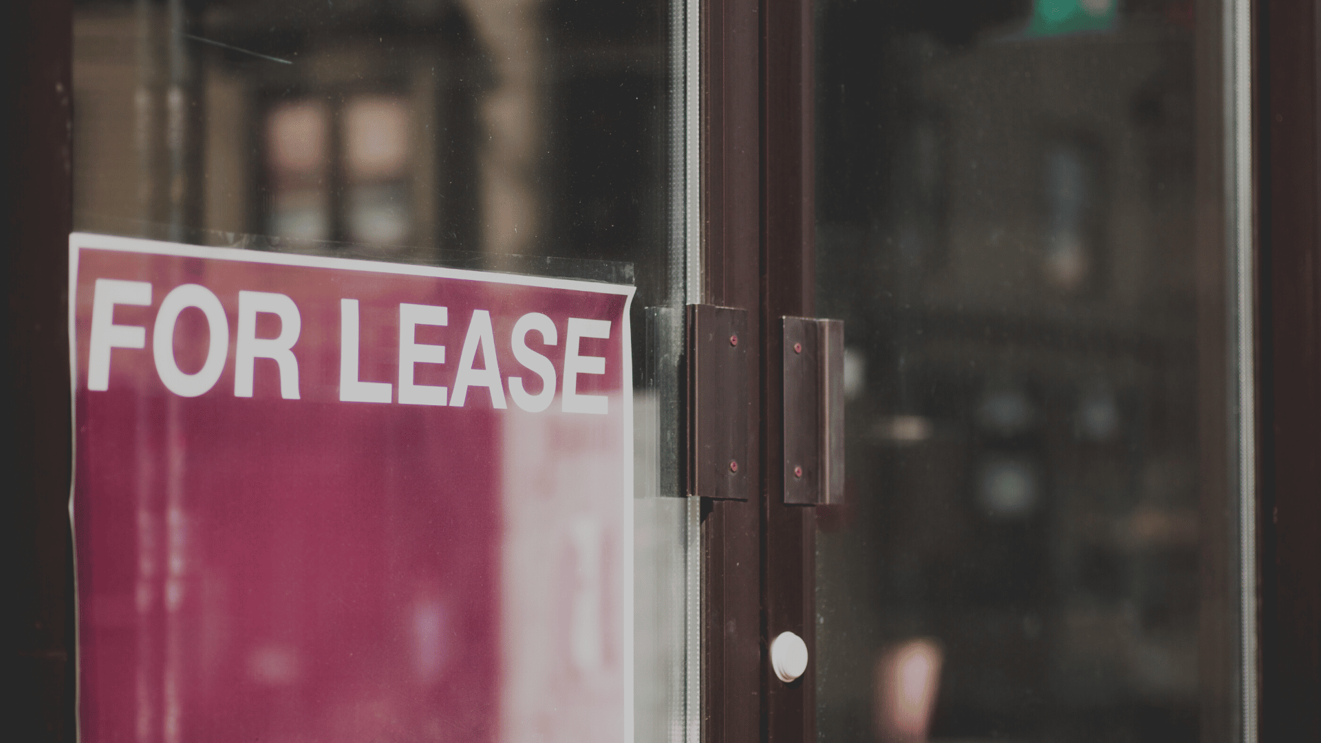Retail Window with signage that reads: For Lease. Commercial Lease Lawyers Sydney.